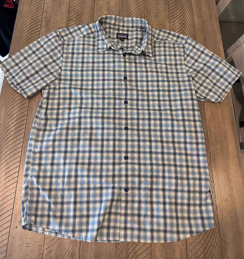 Patagonia Mens Medium Blue Plaid SS Button Up Shirt Organic Cotton Blend